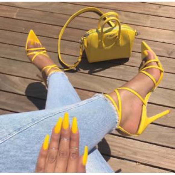 💛Yellow Pointed Heels💛 - Picture 3 of 3
